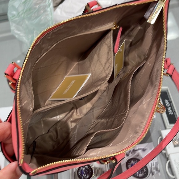 MICHAEL KORS Charlotte Large Leather Top-Zip Tote
Tea Rose - Picture 16 of 16